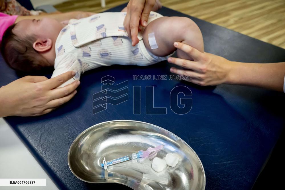 Vaccine Campaign Offered To Babies In Amsterdam - Netherlands