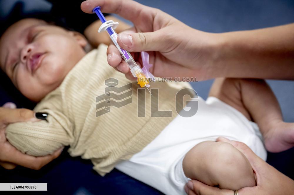 Vaccine Campaign Offered To Babies In Amsterdam - Netherlands