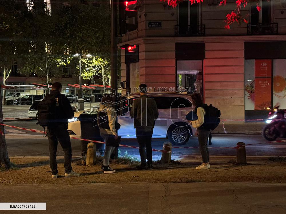 Man Injured At Knife Attack Scene - Paris