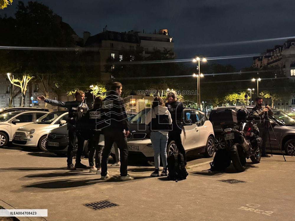 Man Injured At Knife Attack Scene - Paris