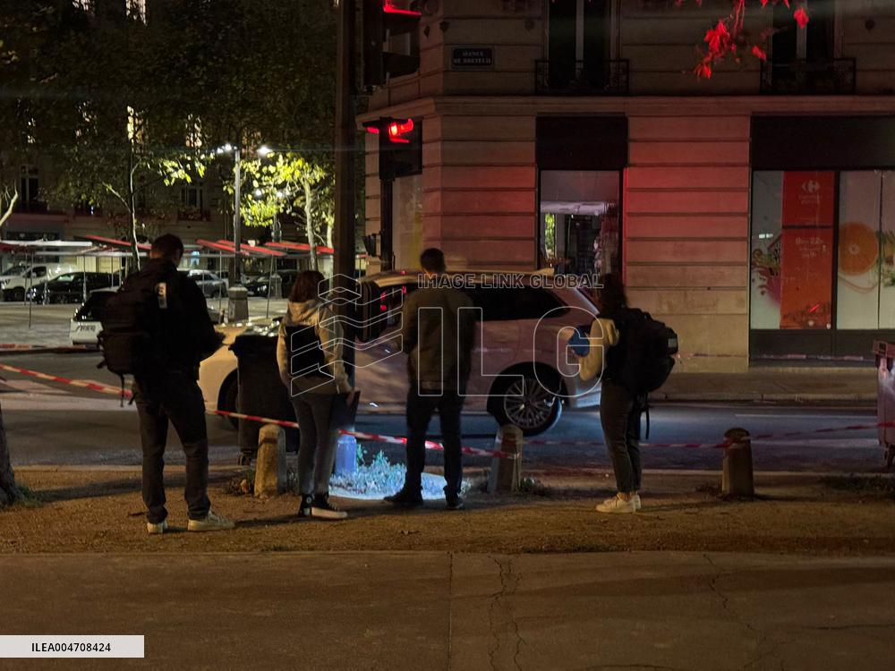 Man Injured At Knife Attack Scene - Paris