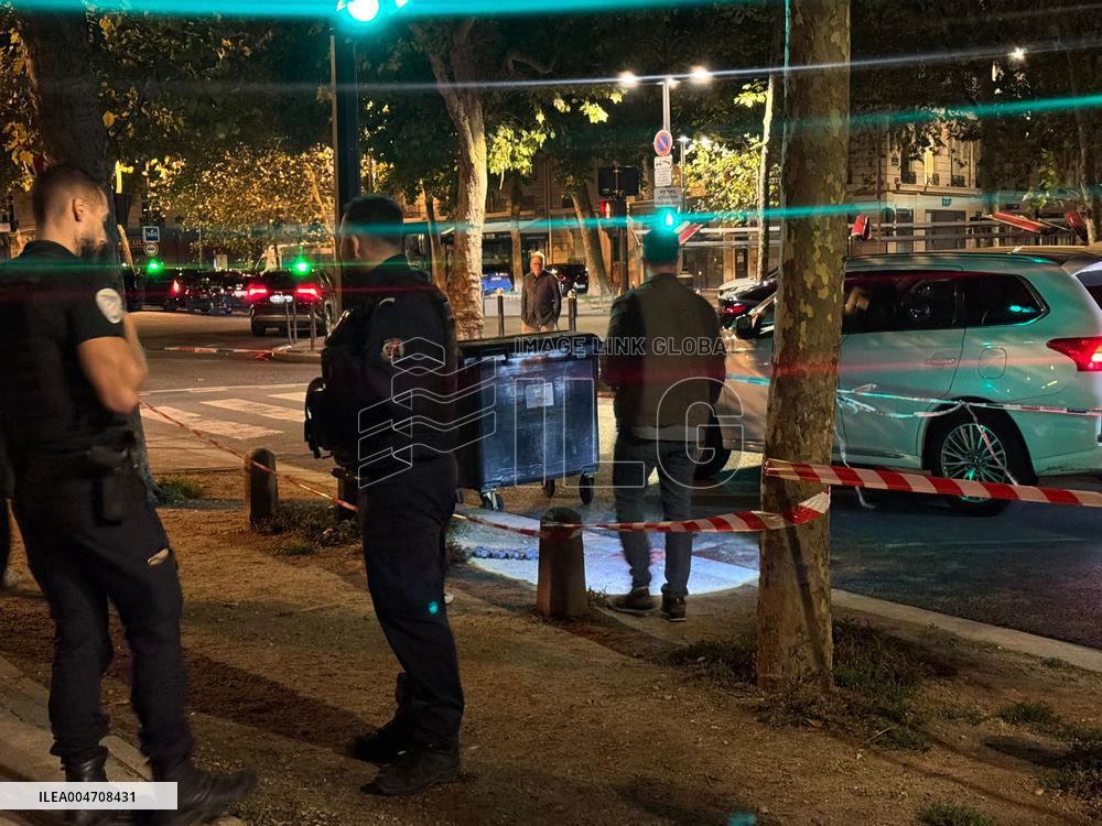 Man Injured At Knife Attack Scene - Paris