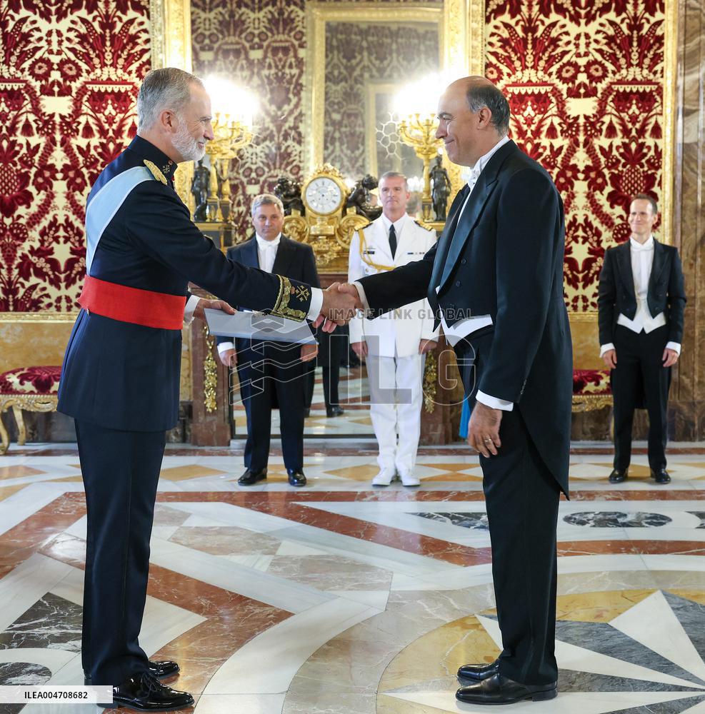 The King receives the Letters of Credence from the ambassadors of Argentina, Angola, Senegal, Guatemala, Switzerland and Iceland