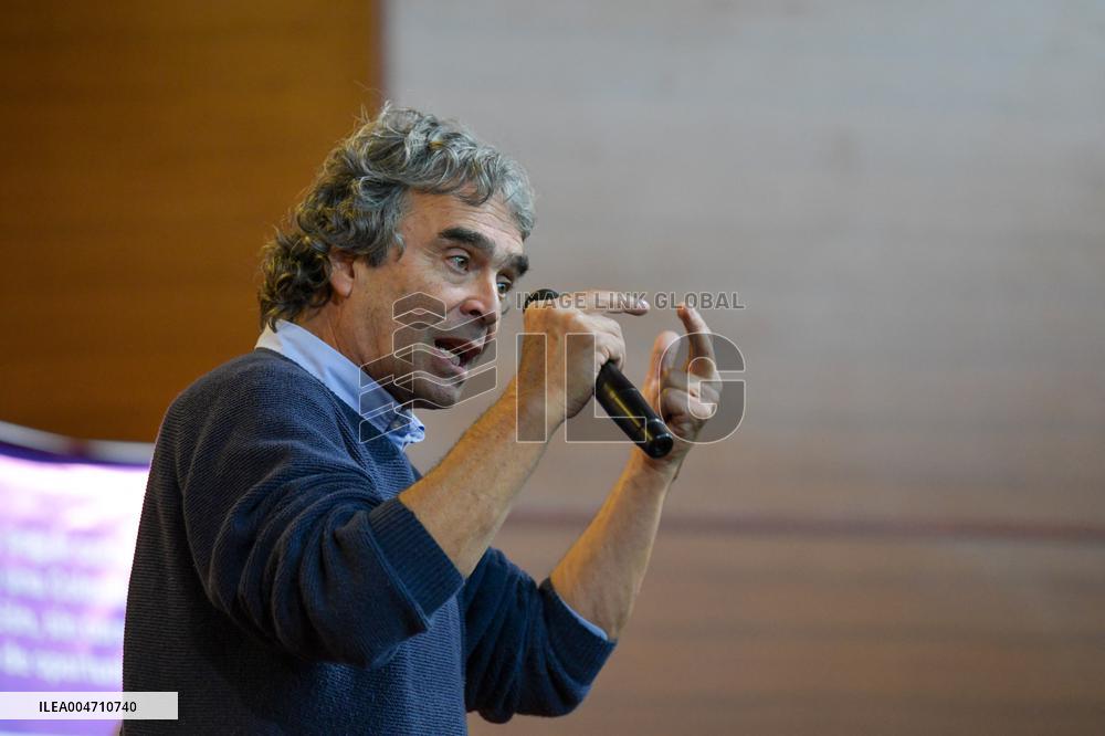 Pre-Presidential candidate Sergio Fajardo visits southern Colombia
