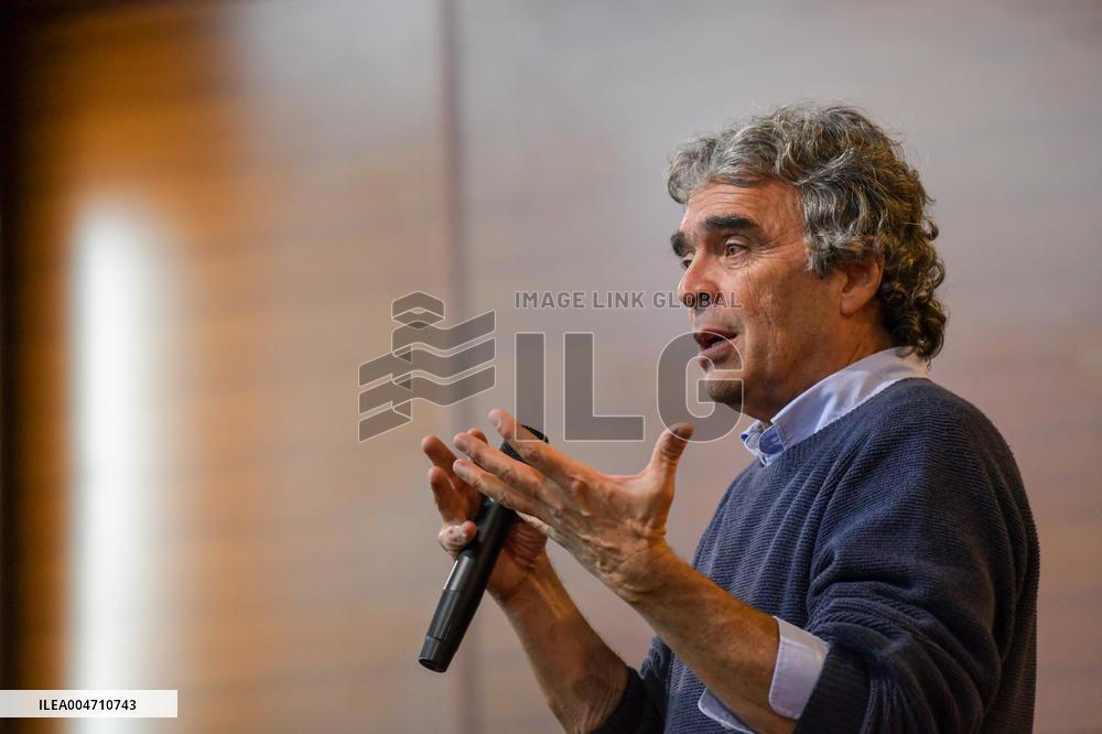 Pre-Presidential candidate Sergio Fajardo visits southern Colombia