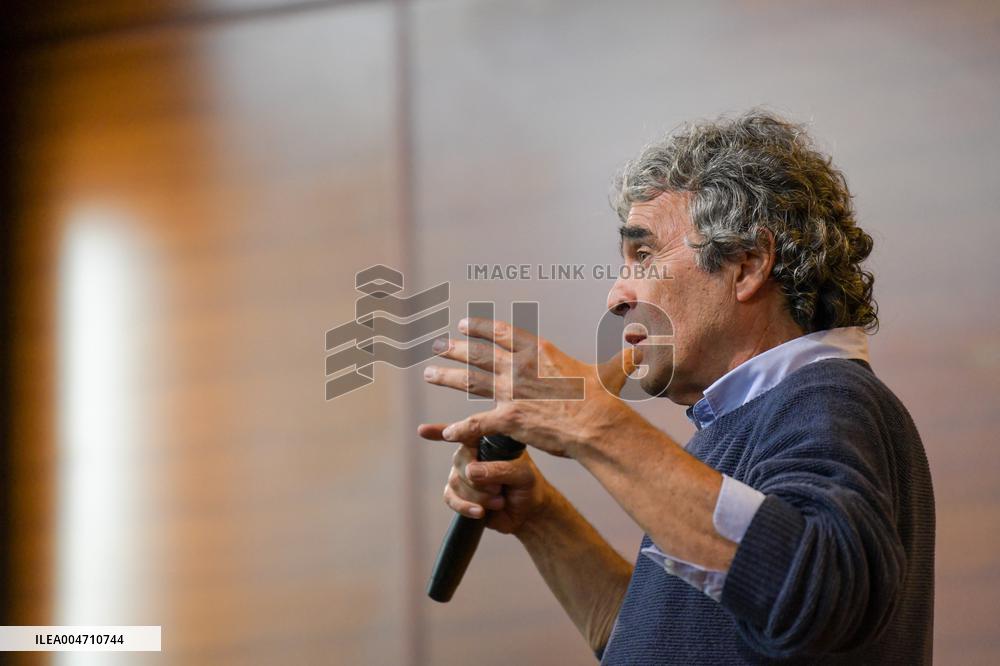 Pre-Presidential candidate Sergio Fajardo visits southern Colombia