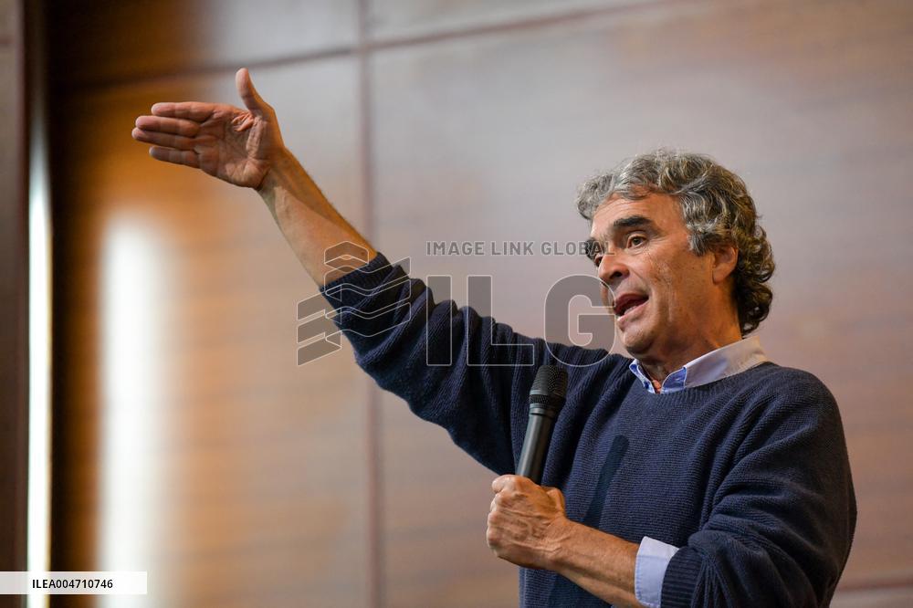 Pre-Presidential candidate Sergio Fajardo visits southern Colombia