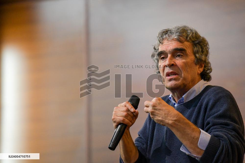 Pre-Presidential candidate Sergio Fajardo visits southern Colombia