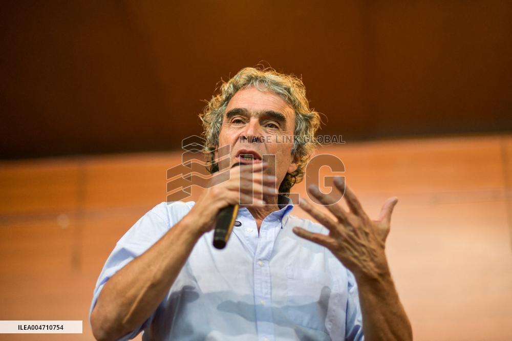 Pre-Presidential candidate Sergio Fajardo visits southern Colombia