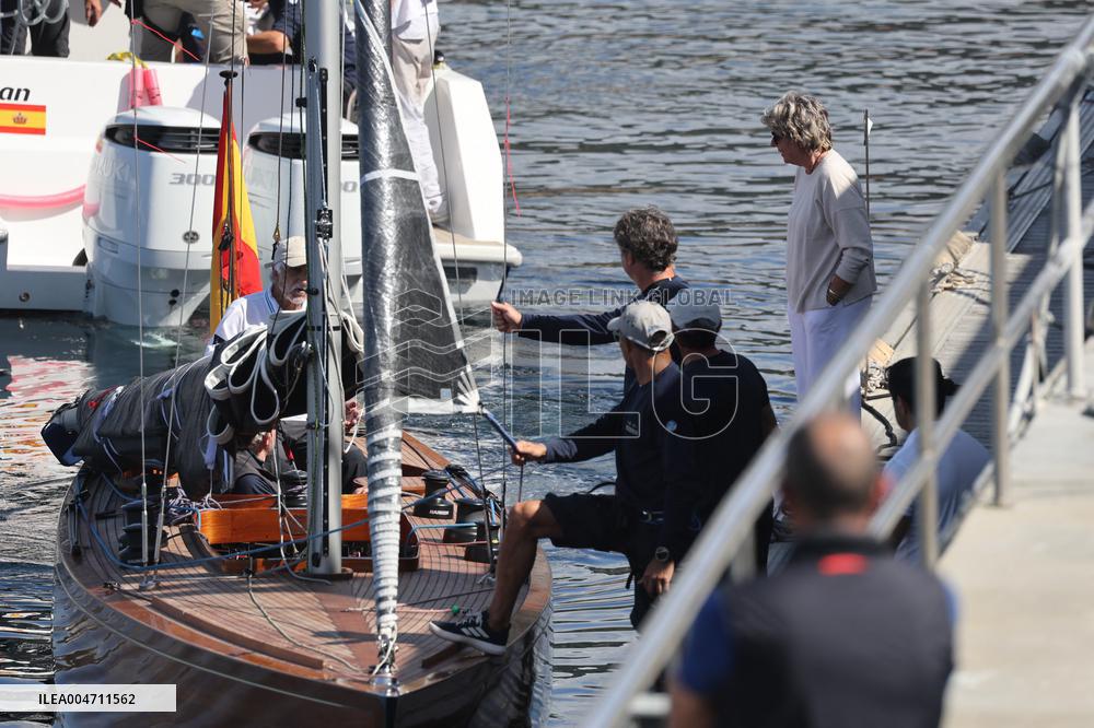 Don Juan Carlos Sails In Sanxenxo - Spain