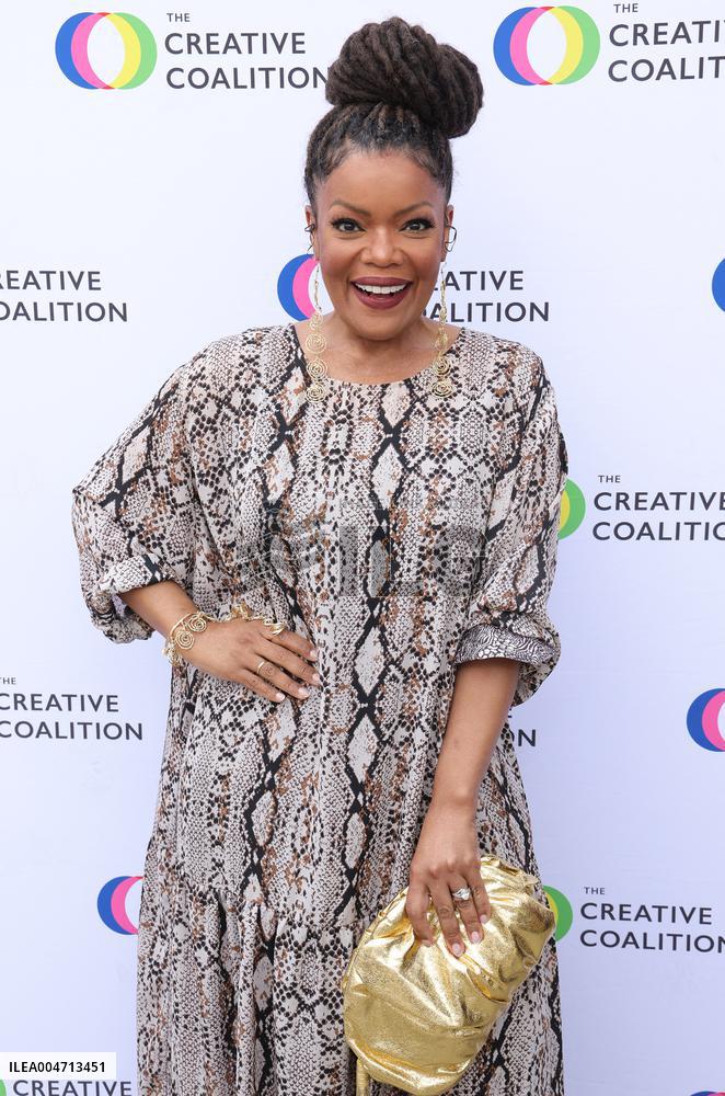 The Creative Coalition's 11th Annual Humanitarian Awards - LA