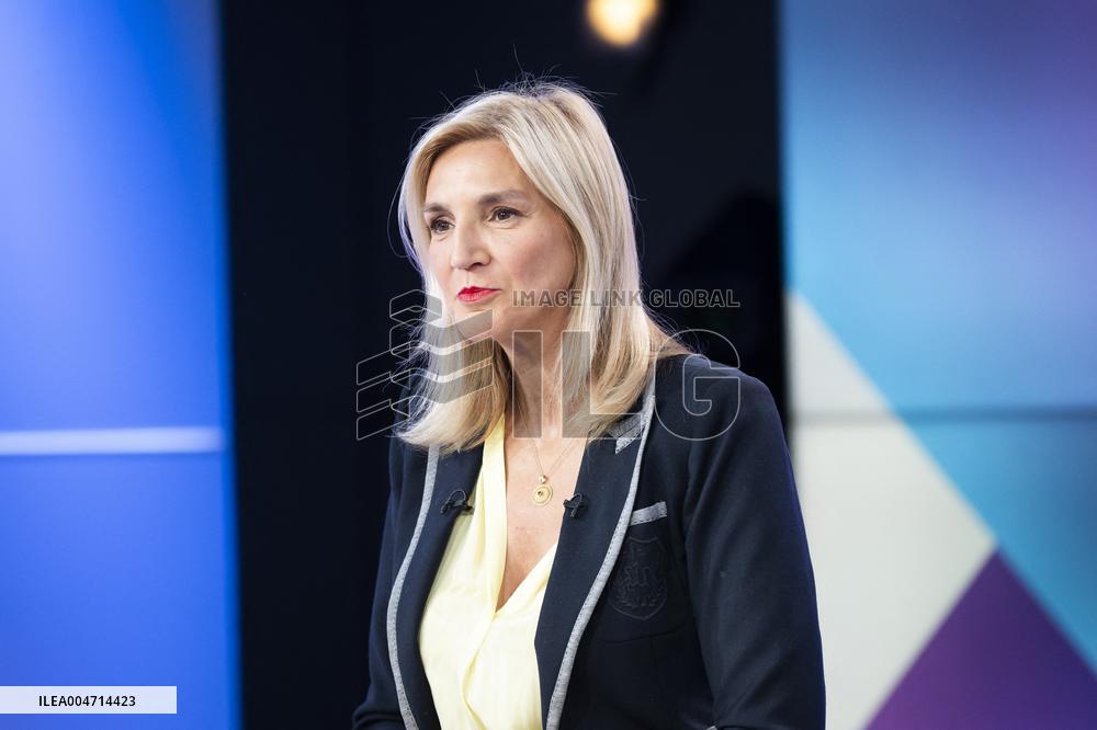 Agnes Evren at Dimanche En Politique on France 3 - Paris