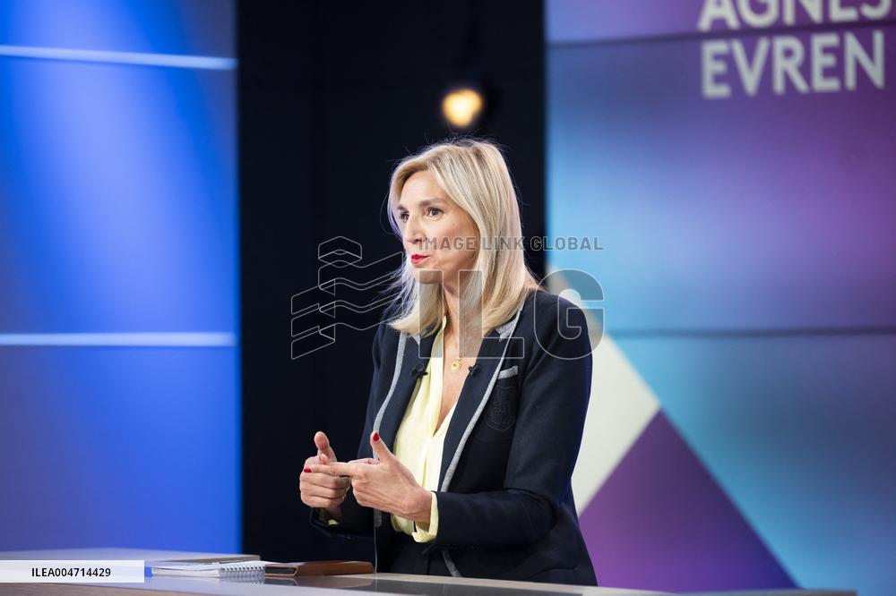 Agnes Evren at Dimanche En Politique on France 3 - Paris