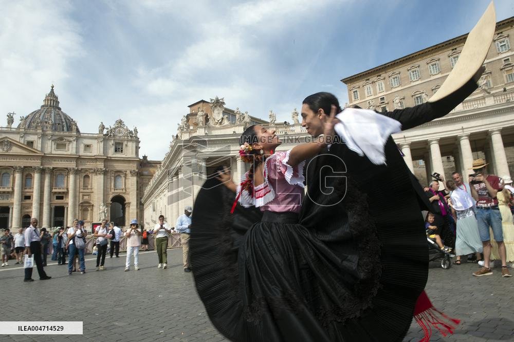 Pope Leo XIV Leading The Angelus Prayer On His 70Th Birthday - Vatican