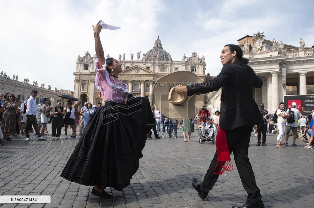 Pope Leo XIV Leading The Angelus Prayer On His 70Th Birthday - Vatican