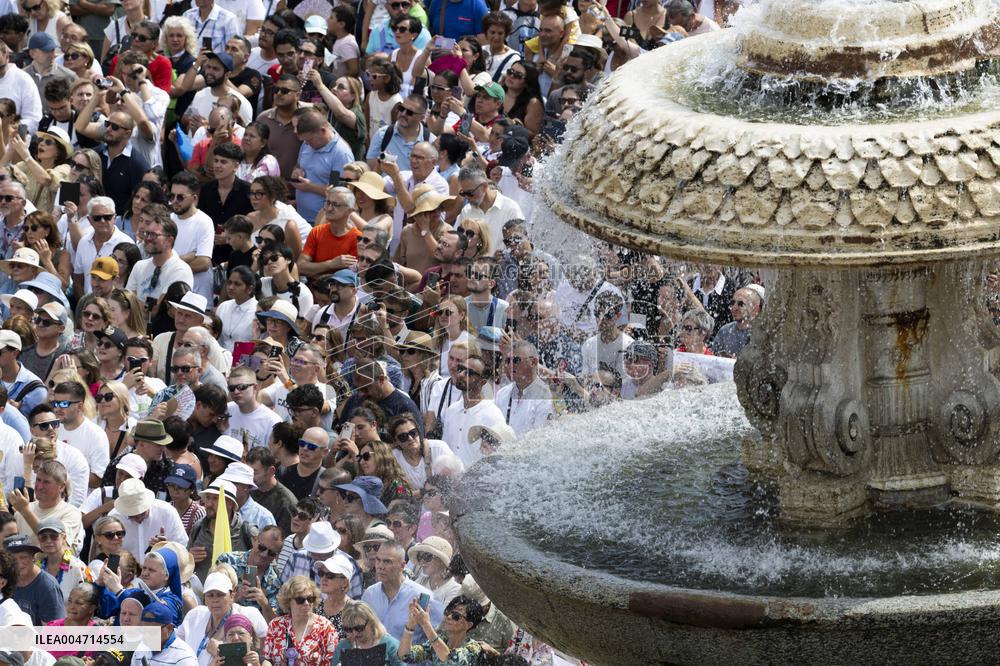 Pope Leo XIV Leading The Angelus Prayer On His 70Th Birthday - Vatican