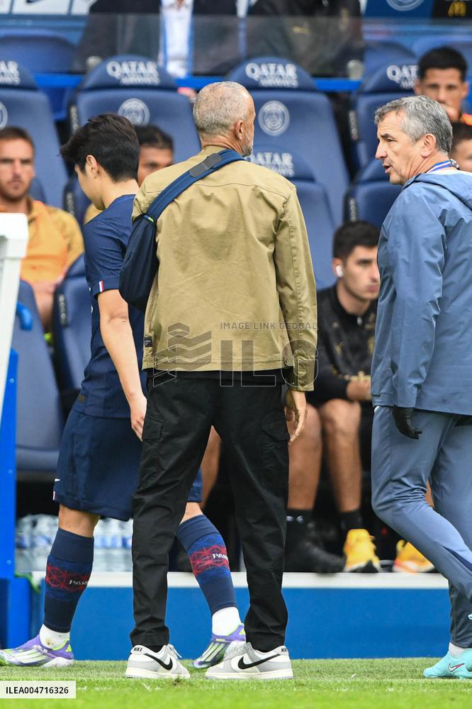 Luis Enrique At PSG v RC Lens - Paris