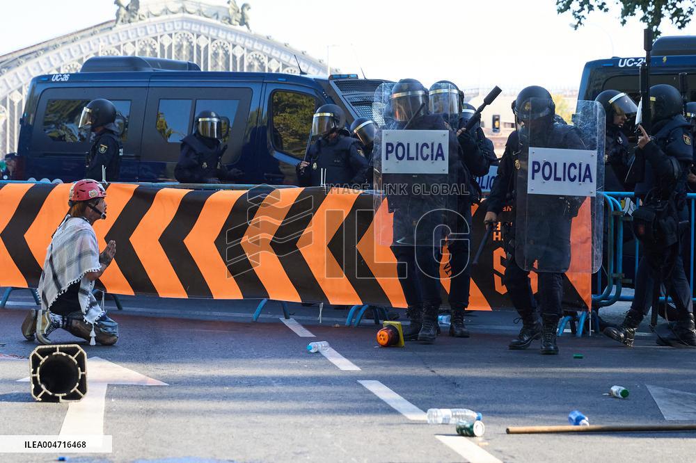 Madrid Hosts Final Stage Of The Vuelta Ciclista A España Marked By Pro-Palestinian Protests
