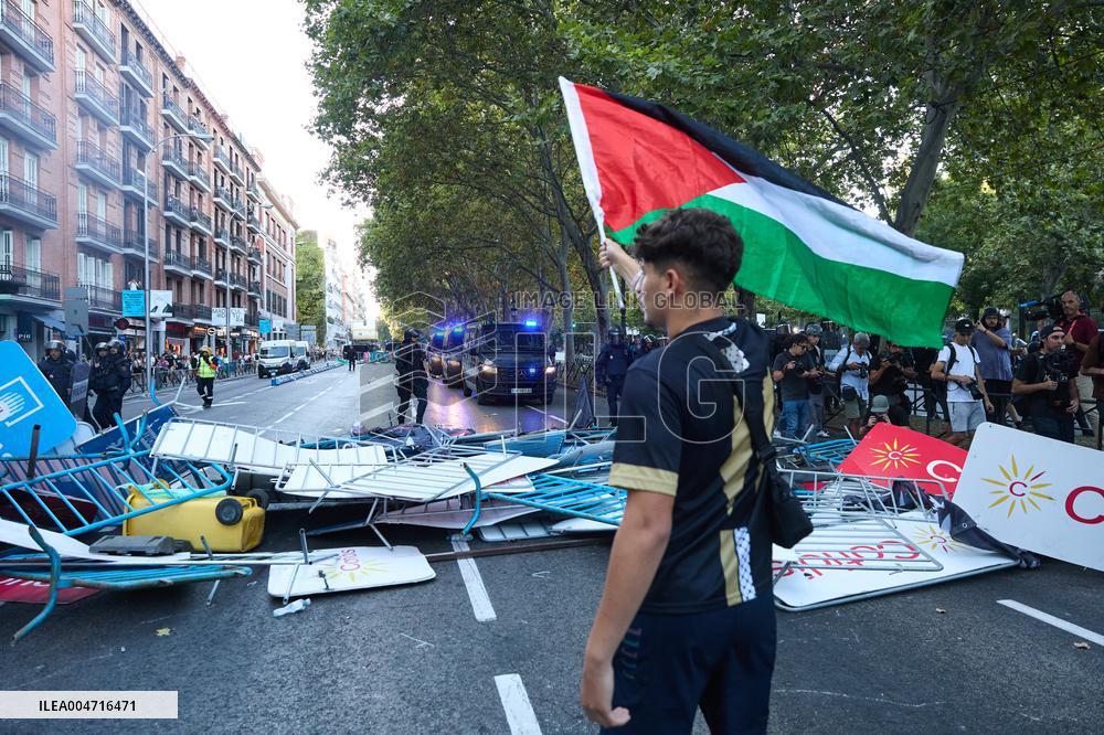 Madrid Hosts Final Stage Of The Vuelta Ciclista A España Marked By Pro-Palestinian Protests