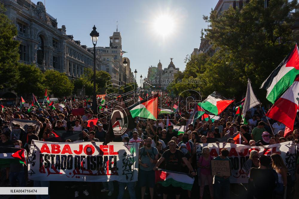 Madrid Hosts Final Stage Of The Vuelta Ciclista A España Marked By Pro-Palestinian Protests