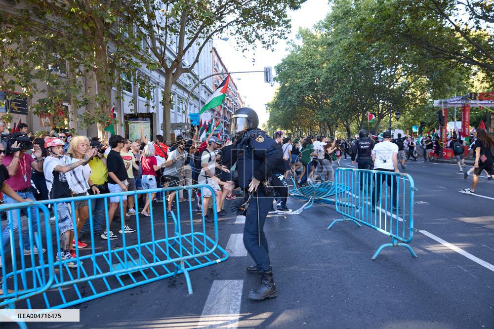 Madrid Hosts Final Stage Of The Vuelta Ciclista A España Marked By Pro-Palestinian Protests