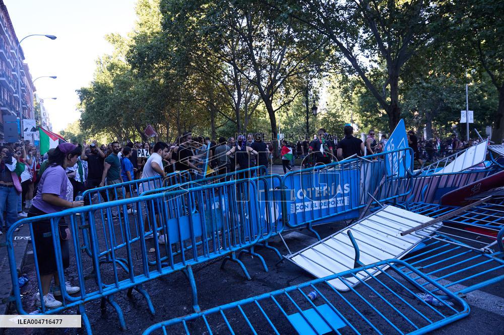 Madrid Hosts Final Stage Of The Vuelta Ciclista A España Marked By Pro-Palestinian Protests