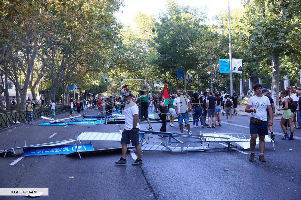 Madrid Hosts Final Stage Of The Vuelta Ciclista A España Marked By Pro-Palestinian Protests
