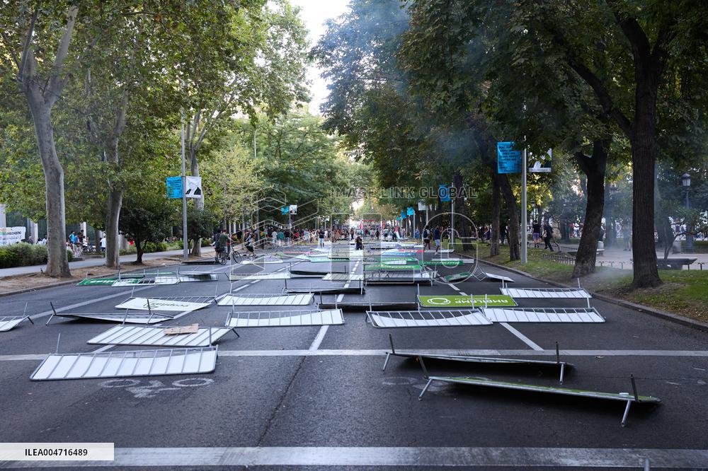 Madrid Hosts Final Stage Of The Vuelta Ciclista A España Marked By Pro-Palestinian Protests