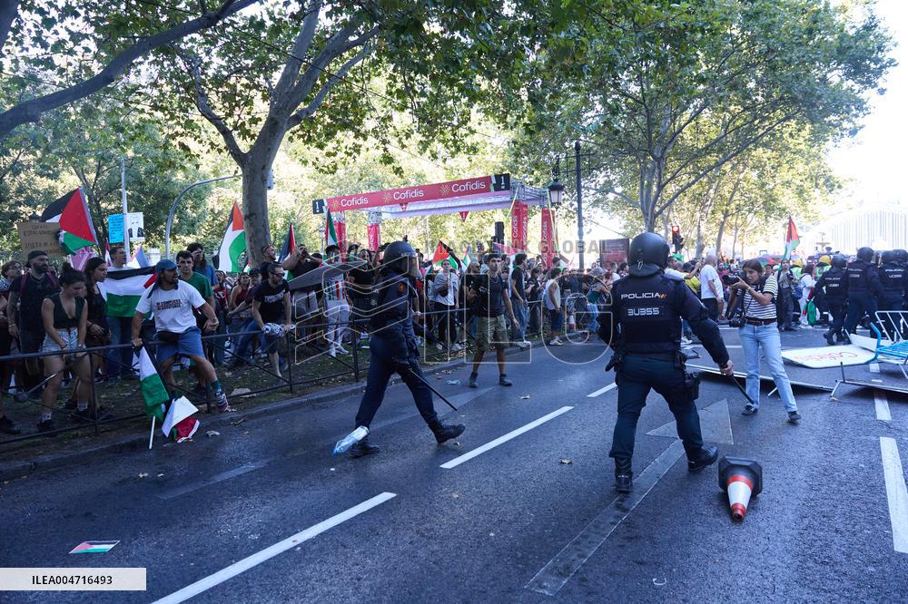 Madrid Hosts Final Stage Of The Vuelta Ciclista A España Marked By Pro-Palestinian Protests