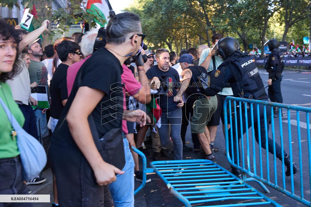 Madrid Hosts Final Stage Of The Vuelta Ciclista A España Marked By Pro-Palestinian Protests