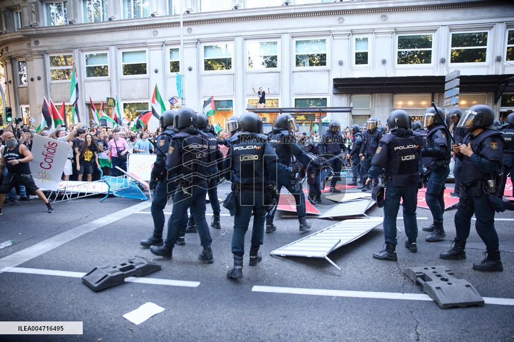 Madrid Hosts Final Stage Of The Vuelta Ciclista A España Marked By Pro-Palestinian Protests
