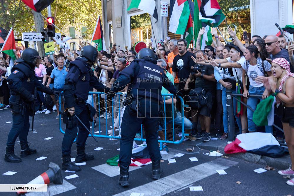 Madrid Hosts Final Stage Of The Vuelta Ciclista A España Marked By Pro-Palestinian Protests