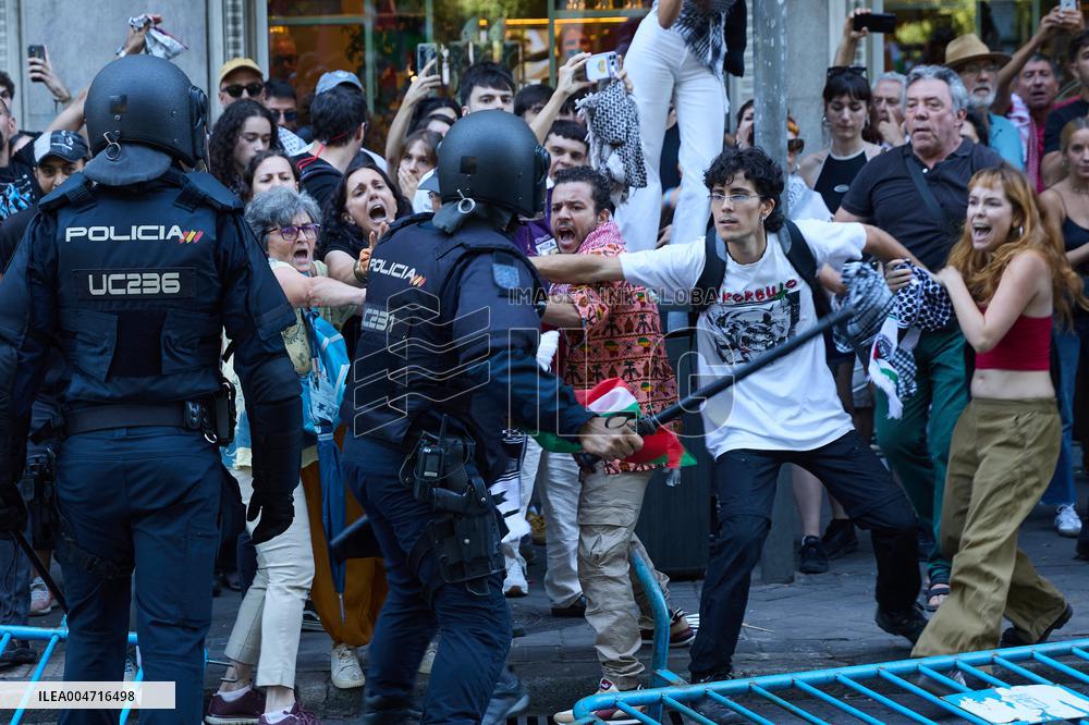 Madrid Hosts Final Stage Of The Vuelta Ciclista A España Marked By Pro-Palestinian Protests