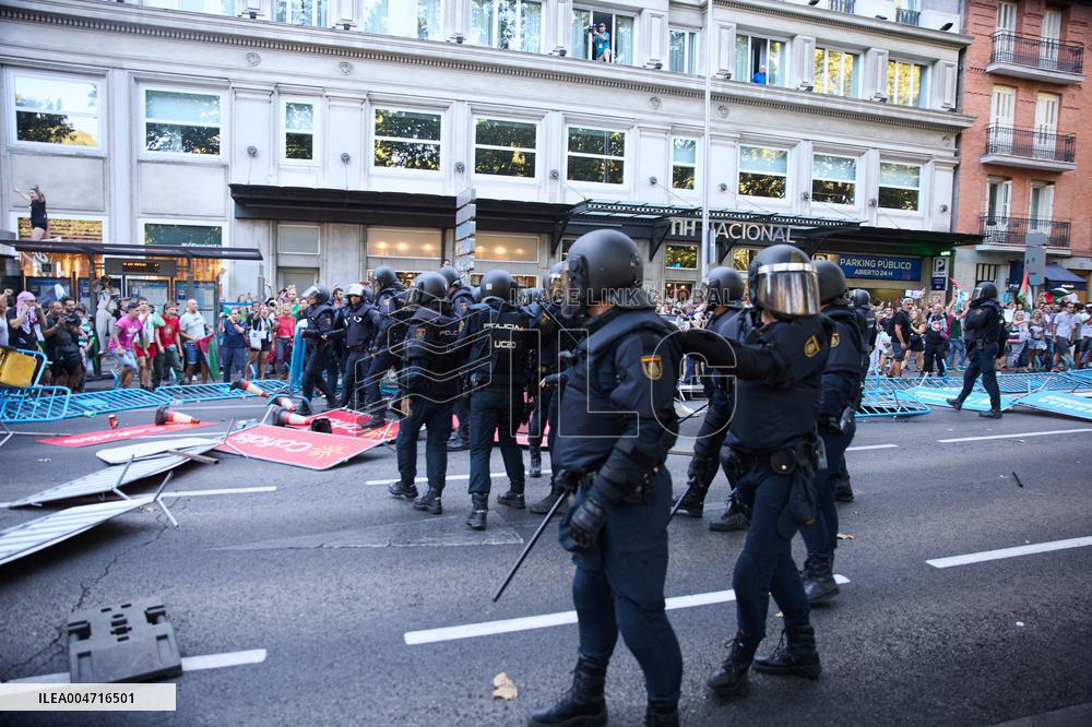Madrid Hosts Final Stage Of The Vuelta Ciclista A España Marked By Pro-Palestinian Protests