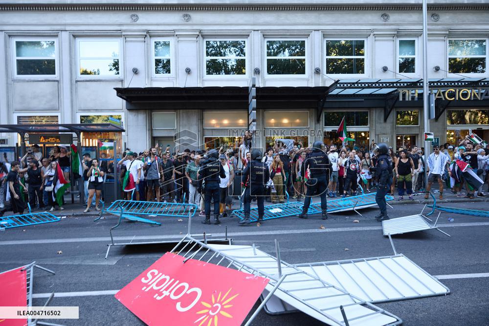 Madrid Hosts Final Stage Of The Vuelta Ciclista A España Marked By Pro-Palestinian Protests