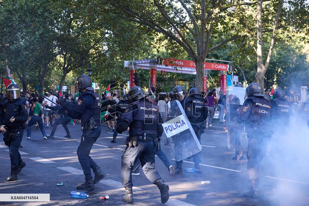 Madrid Hosts Final Stage Of The Vuelta Ciclista A España Marked By Pro-Palestinian Protests
