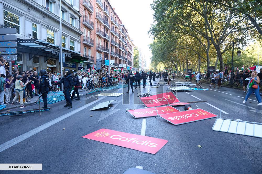 Madrid Hosts Final Stage Of The Vuelta Ciclista A España Marked By Pro-Palestinian Protests