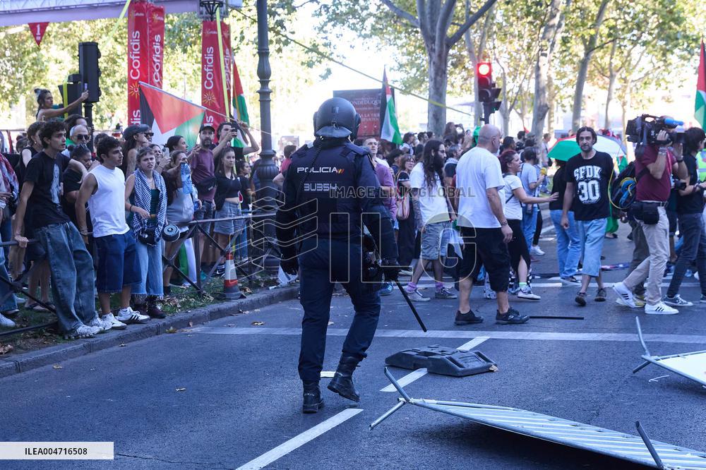 Madrid Hosts Final Stage Of The Vuelta Ciclista A España Marked By Pro-Palestinian Protests