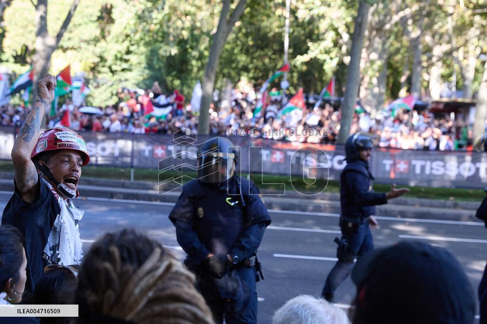 Madrid Hosts Final Stage Of The Vuelta Ciclista A España Marked By Pro-Palestinian Protests