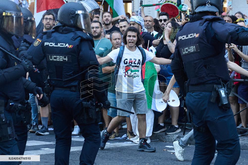 Madrid Hosts Final Stage Of The Vuelta Ciclista A España Marked By Pro-Palestinian Protests
