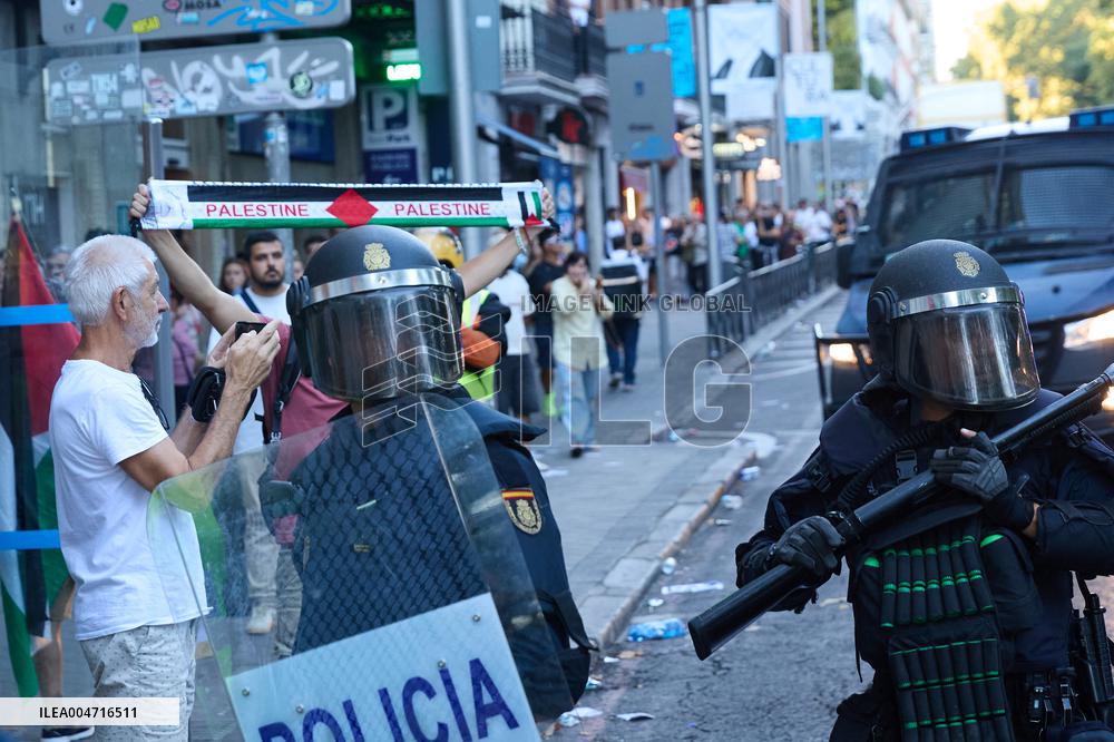 Madrid Hosts Final Stage Of The Vuelta Ciclista A España Marked By Pro-Palestinian Protests