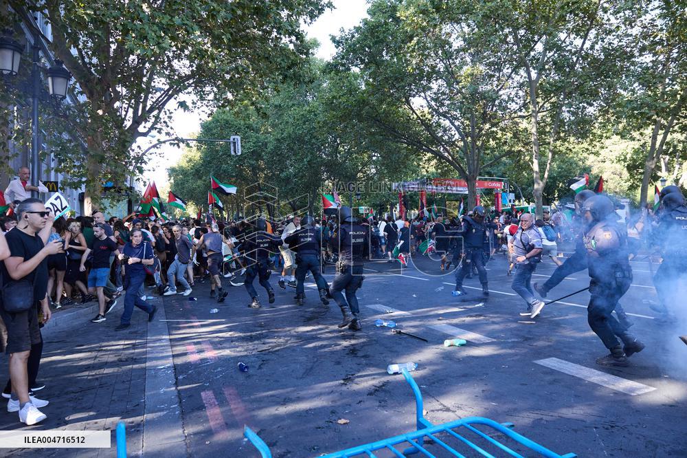 Madrid Hosts Final Stage Of The Vuelta Ciclista A España Marked By Pro-Palestinian Protests