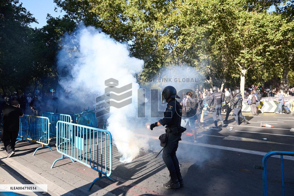 Madrid Hosts Final Stage Of The Vuelta Ciclista A España Marked By Pro-Palestinian Protests