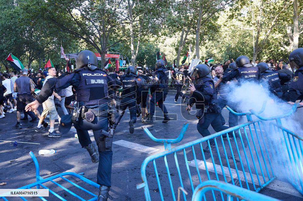 Madrid Hosts Final Stage Of The Vuelta Ciclista A España Marked By Pro-Palestinian Protests