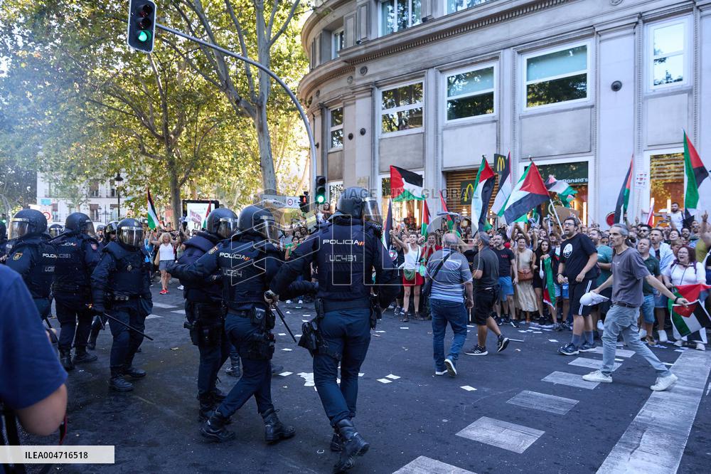 Madrid Hosts Final Stage Of The Vuelta Ciclista A España Marked By Pro-Palestinian Protests