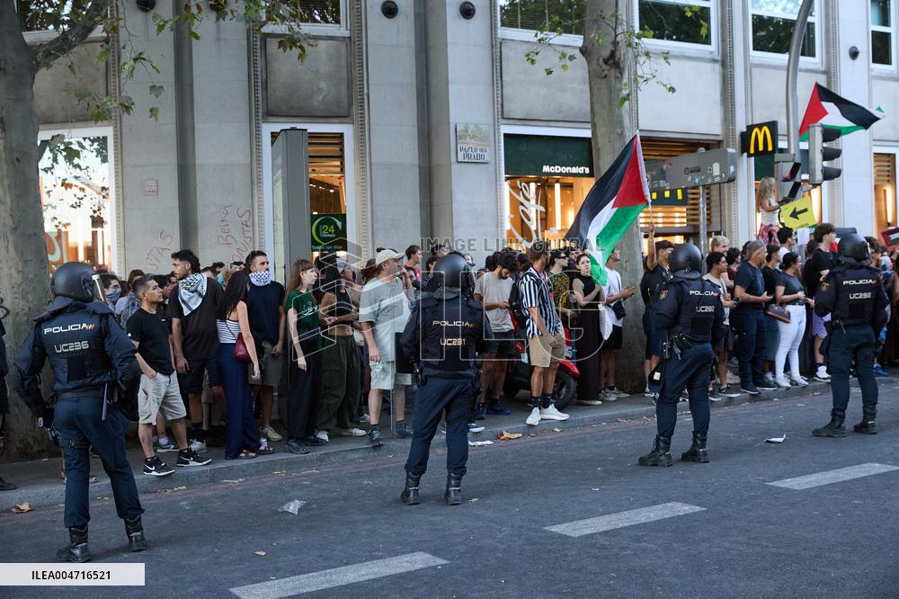 Madrid Hosts Final Stage Of The Vuelta Ciclista A España Marked By Pro-Palestinian Protests