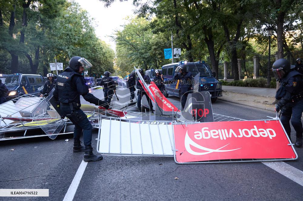 Madrid Hosts Final Stage Of The Vuelta Ciclista A España Marked By Pro-Palestinian Protests