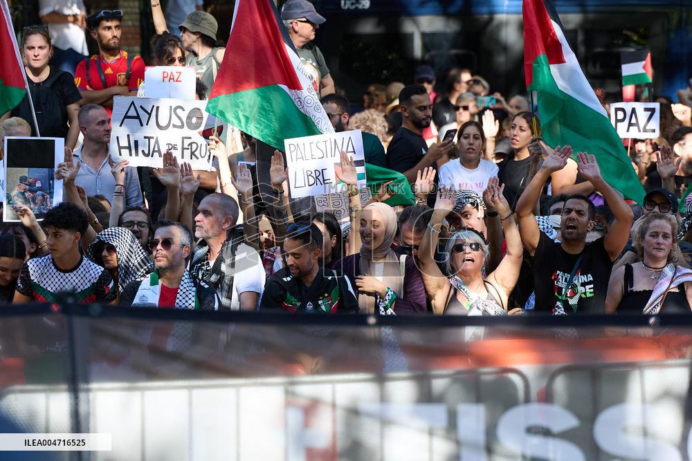 Madrid Hosts Final Stage Of The Vuelta Ciclista A España Marked By Pro-Palestinian Protests