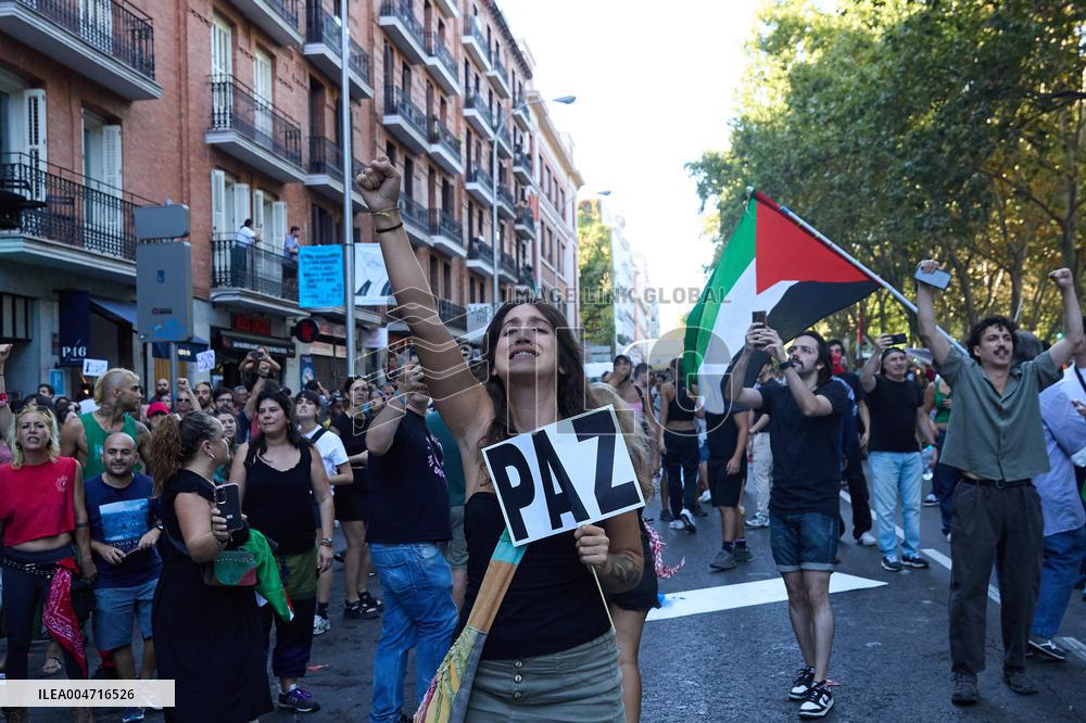 Madrid Hosts Final Stage Of The Vuelta Ciclista A España Marked By Pro-Palestinian Protests
