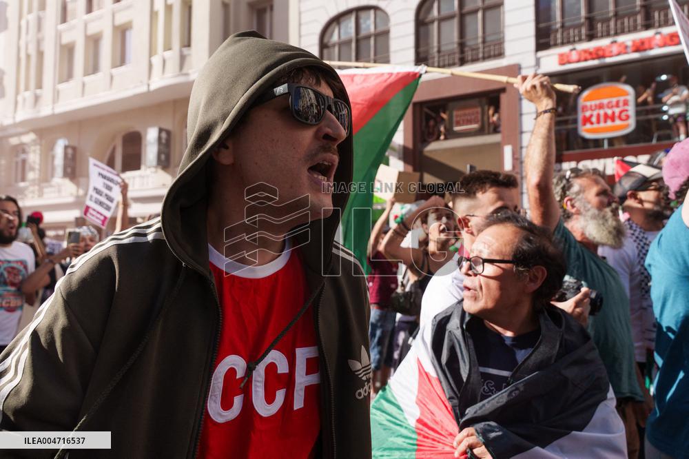 Madrid Hosts Final Stage Of The Vuelta Ciclista A España Marked By Pro-Palestinian Protests